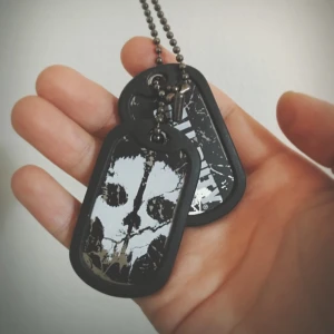  - Ett halsband som jag tyker mycket om. Men jag har tyvärr inte mer plats hemma för så många halsband. ༼༎ຶ෴༎ຶ༽
Jag ska bli glad om halsbandet kommer att få en ny snäll ägare.