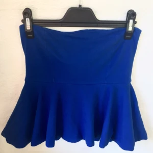  - Säljer min fina topp från Zara! Passar perfekt nu i sommar! 