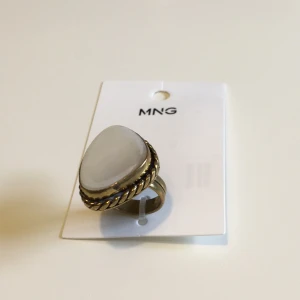  - Fin ring från Mango! ✨ Aldrig använd pga fel storlek tyvärr. Mötas upp eller frakt, Jag har Swish! ☺️