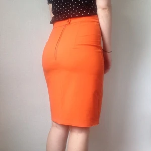  - Fin orange kjol i bra skick.