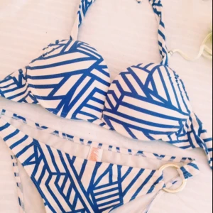  - Bikini ej använd med push up i överdelen
Fraktar mot kostnad (50kr)
Står ej för postens slarv
Har swish!