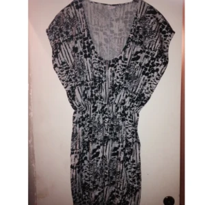  - Klänningen är knappt använd! 