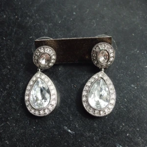  -  Örhängen med stenar


