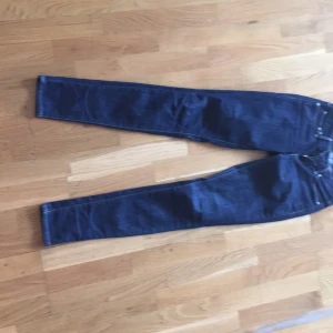  - Levis demi curve skinny,  strl 23 ( som strl 24!) mkt fint skick