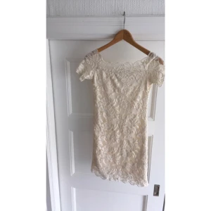  - Jättefin somrig klänning från H&M. Har endast används en gång. Köparen står för eventuell frakt😚