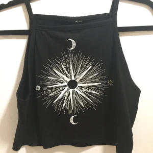  - Favorittoppen från H&M ska nu säljas
Sparsamt använd fåtal gånger
60kr