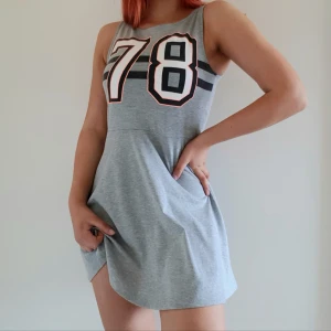 Skater klänning - Änvänd 1 gång. Jätte söt skaterklänning.