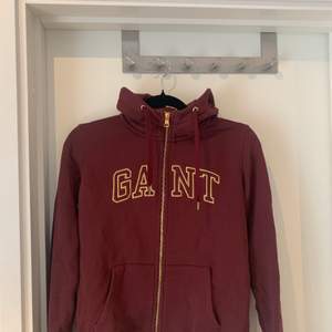 En hoodie från Gant, kanppt använd 
