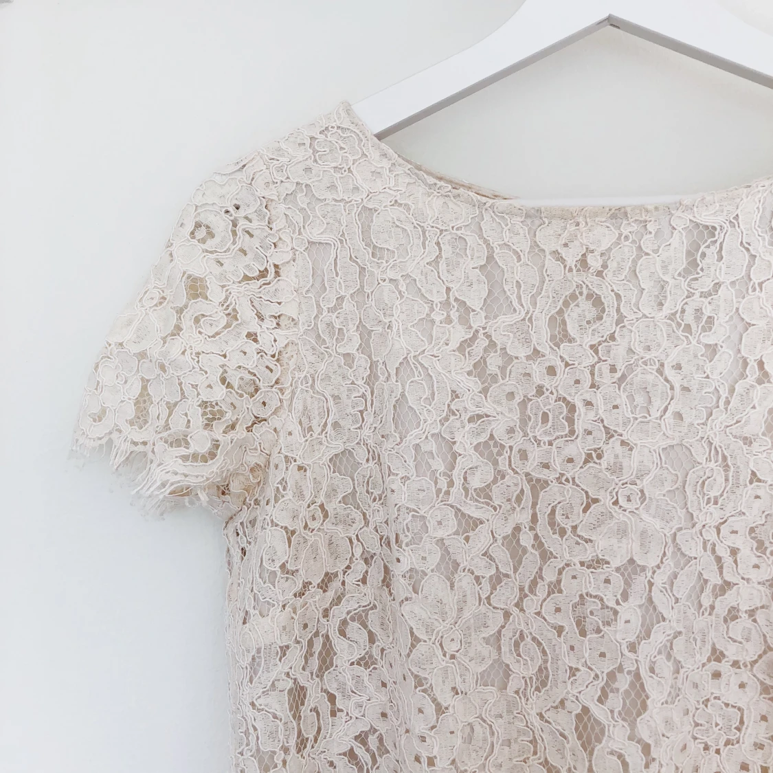 Vit spetsklänning - 90