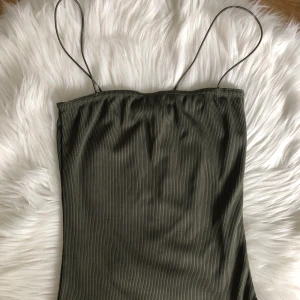 Body från Boohoo - Body från Boohoo. Sparsamt använd! Bilderna som finns är de som ligger uppe.