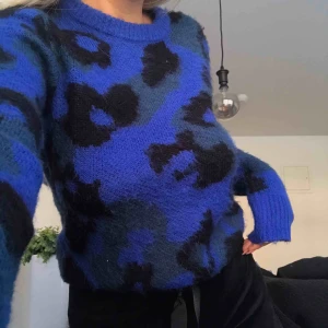  - Mysig tröja ifrån New Yorker, nypris är 229kr och den är aldrig använd inprincip! Köpare står för frakt på 69kr 😍