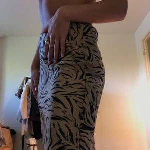 Sjukt snygg/trendig kjol! - En super fin kjol!⚡️