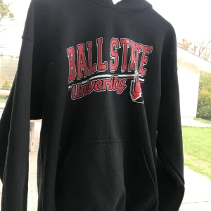 vintage hoodie - köpt på secondhand och i riktigt bra skick