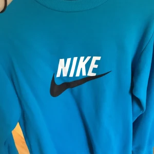 Nike sweatshirt stl 152-158/S - Barn storlek men sitter som en S/M