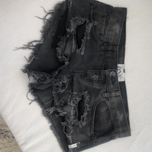 One Teaspoon Shorts  - One teaspoon shorts i modellen trashwhores. Använda 1 gång. Storlek w25. Nypris 899kr