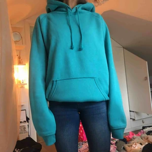  - Hoodie från bikbok. Pris kan diskuteras 