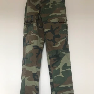 Militär färgade byxor från ”army star” - Skick 8/10. Högst bud vinner!