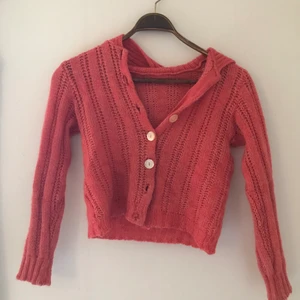 Korallfärgad stickad tröja💞 - Jättefin och mysig stickad tröja!💝💝 Köparen står för frakt