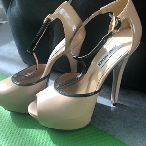 Steve madden festskor 39 - Oanvända Steve Madden skor. Stl 39 . 13cm klack .färg ljus beige
