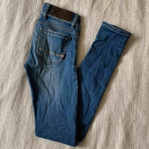  - Perfekta jeans ifrån rare. Säljs pga för små.