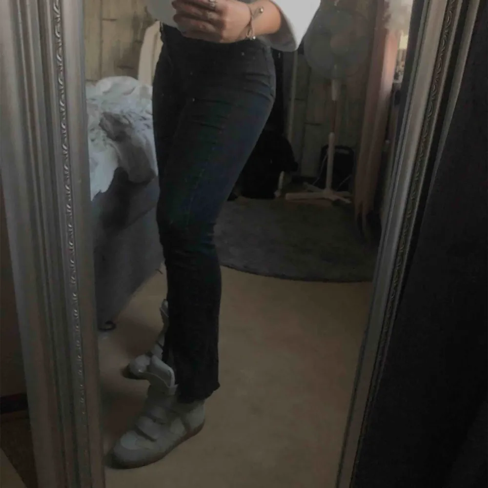 Intressekoll på mina Isabel Marant! Mitt lägsta pris är 1000kr. Fint skick och jättesköna men tyvärr inte min stil längre. . Kengät.