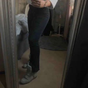 Isabel Marant skor - Intressekoll på mina Isabel Marant! Mitt lägsta pris är 1000kr. Fint skick och jättesköna men tyvärr inte min stil längre. 