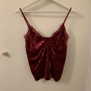  Linné  - En fin tröja från bikbok som inte kommit till nytta och är i bra skick. På tröjan står det storlek L men hade sagt att det passar en storlek S. Fri frakt