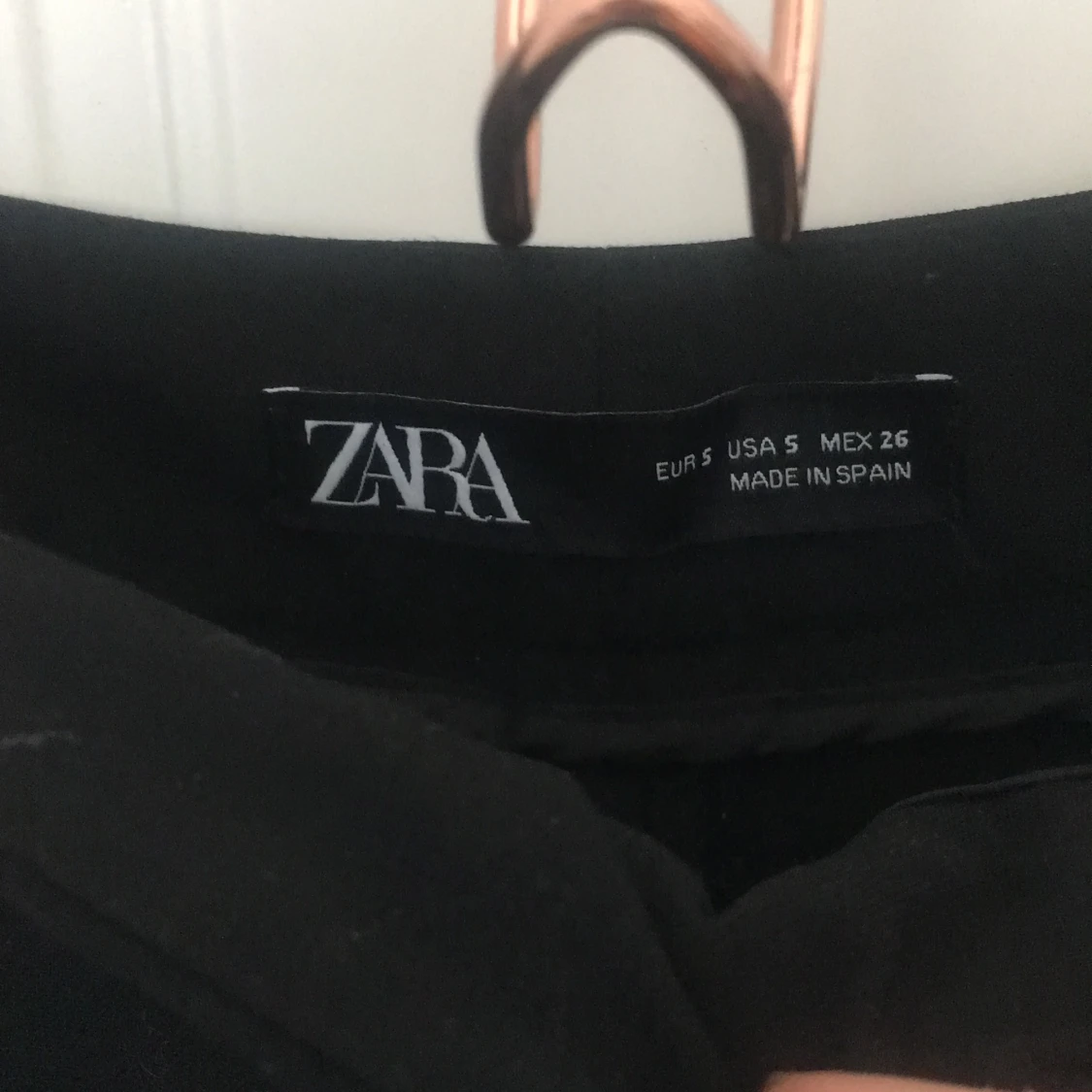 Utsvängda kostymbyxor zara strl S - 91