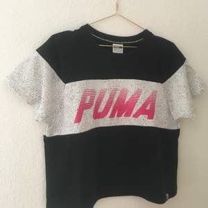 T-shirt i tjockt material från Puma, storlek S. Aldrig använd.