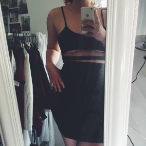  - Svart tight klänning. Frakt tillkommer:)