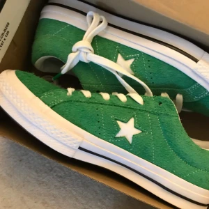  - Converse one star green . Size 7. Helt nya och oanvända 