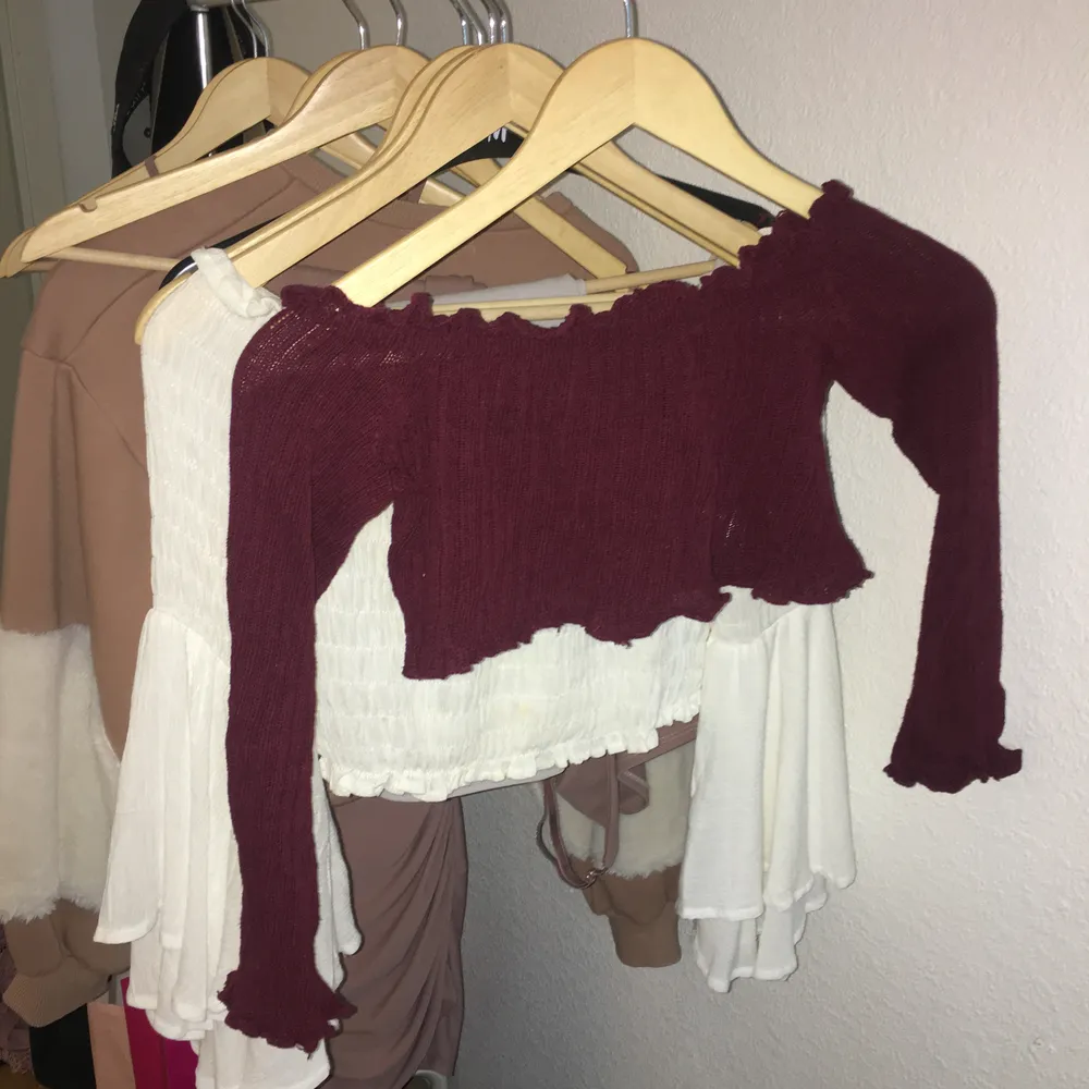 Helt oanvänd långärmad crop top i vinröd färg. Storlek S. 💕. Toppar.