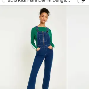 Skitsnygg dungaree som jag tyvärr inte fått användning för, endast testad!! Nypris :85euro (885kr typ) från urban outfitters. Kan mötas upp i Norrköping/Söderköping annars står köparen för fraktkostnad 