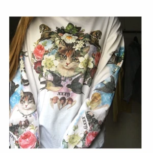  - tröja från junkyards egna kollektion, coolt och unikt tryck men har inte kommit till användning eftersom den är för stor på mig.