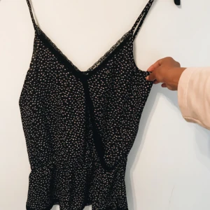  - Blus som passar S-M! Frakt tillkommer.