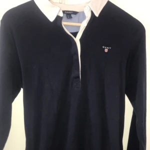  - Gant piketröja, Strl M. Köparen står för frakten!