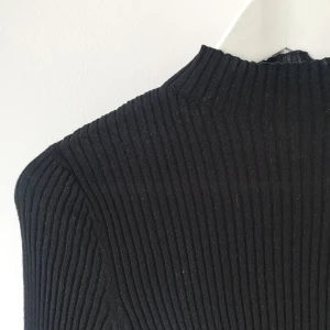  - Tight, lätt transparent tight Top från hm. Aldrig använd :) 