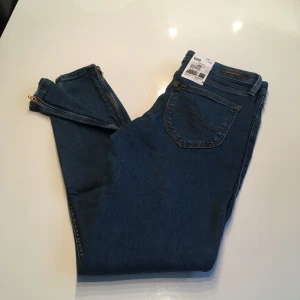  - Lee Scarlett Cropped jeans helt ny strl 28/33   (Kan tänka mig o bytas mot 29/32 eller 30/32 