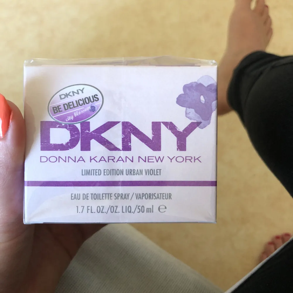 Helt ny parfym från DKNY Limited edition. Nypris 369kr. . Övrigt.