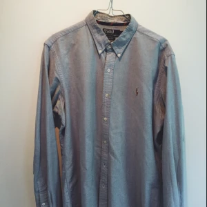  - Slimfit-modell i storlek Large. Gott skick.