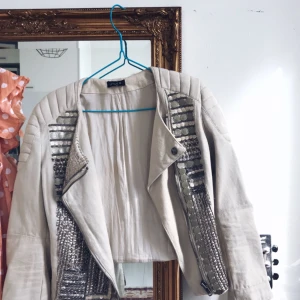  - Bohojacka, perfekt som höst - eller vårjacka. Fint skick 🌙