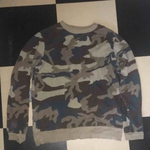  - ☘️Wesc Kamouflage tröja☘️storlek XS☘️ 