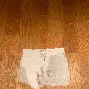  - Köptes förra året men nu för små! Kan mötas i Stockholm eller frakta 💗