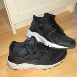  - Nike Huarache strl 39, superfint skick! 