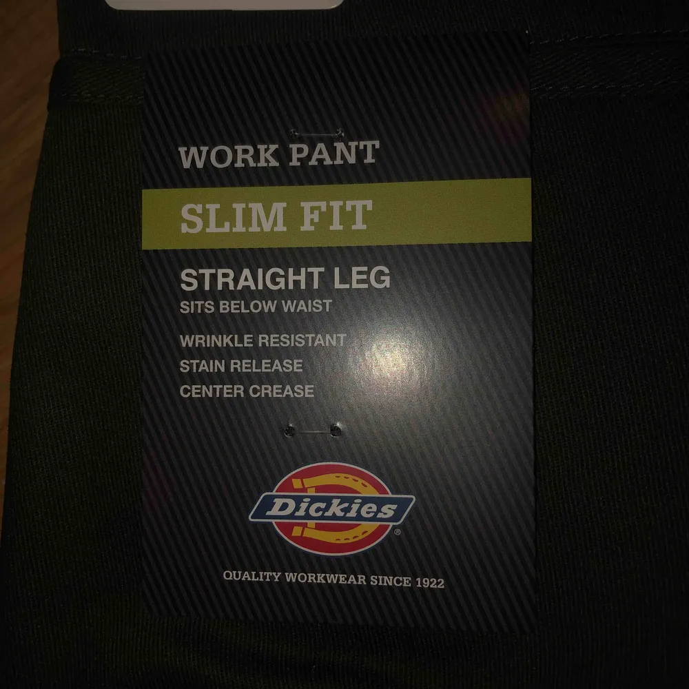 Nya, aldrig använda dickies Workpants, straight legs. Färgen är brun. Jeans & Byxor.