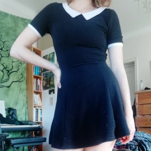  - Söt klänning i gott bra skick. Går att hämta på söder eller fraktad för extra kostnad. 