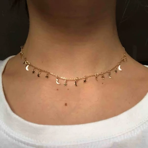  - ⭐️ och 🌙 halsband från pull&bear 😊