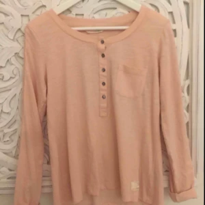  - Odd molly, Väldigt sparsamt använd (max 3 ggr) inget slitage eller liknande. Odd molly tryck även på baksidan