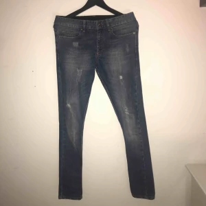  - Galagowear jeans i strl 28 Sparsamt använda Pris: 100kr