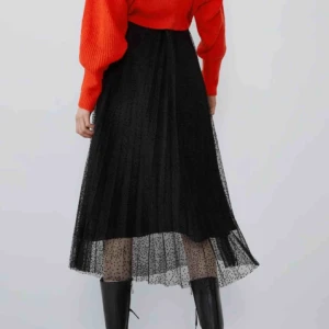  - Helt ny kjol från Zara Jättefin men köpte tyvärr fel storlek:/ Frakt ingår i priset